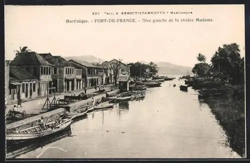 AK Fort-De-France, Rive gauche de la rivière Madame