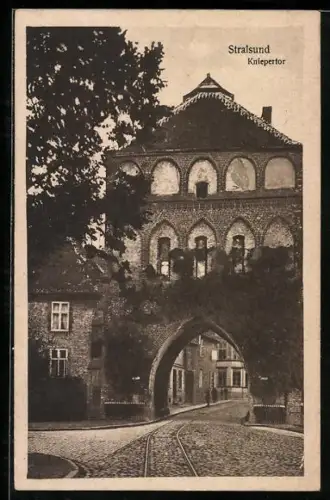 AK Stralsund, Blick auf das Kniepertor