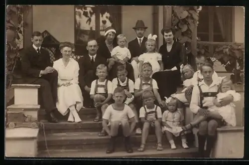 AK Grossherzog von Mecklenburg und Ernst August Herzog von Braunschweig, Familienfoto mit Damen und Kindern