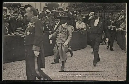 AK Longchamp, Le Roi Sisowath quitte après la Revue