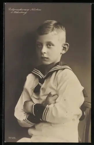 AK Erbgrossherzog Nicolaus im Matrosenanzug auf einem Stuhl sitzend