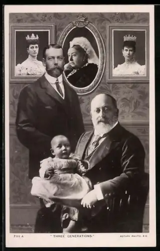 AK Drei Generation den englischen Königshauses vor dem Bild Queen Victorias sitzend