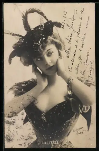 Foto-AK Atelier Reutlinger, Paris: Schauspielerin Dièterle im Kostüm einer Bühnenrolle