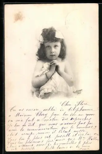 Foto-AK Atelier Reutlinger, Paris: Kleines Mädchen beim Gebet