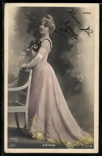 Glitzer-Perl-Foto-AK Atelier Reutlinger, Paris, Dieterle im Abendkleid und Handschuhen