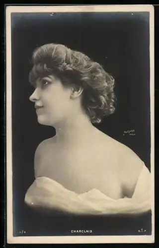 Foto-AK Atelier Reutlinger, Paris: Schauspielerin Charclais fragend nach oben schauend