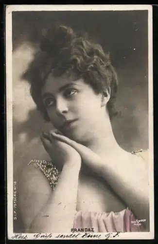 Foto-AK Atelier Reutlinger, Paris: Schauspielerin Frandaz blickt träumend