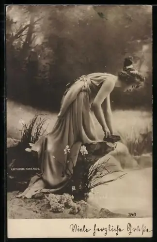 Foto-AK Atelier Reutlinger, Paris, weibliche Schönheit an einem Fluss