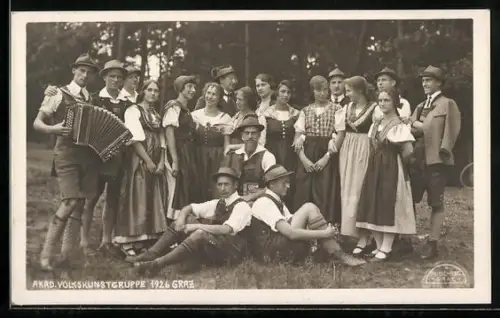 AK Graz, Akademische Volkskunstgruppe 1926, Mann mit Akkordeon
