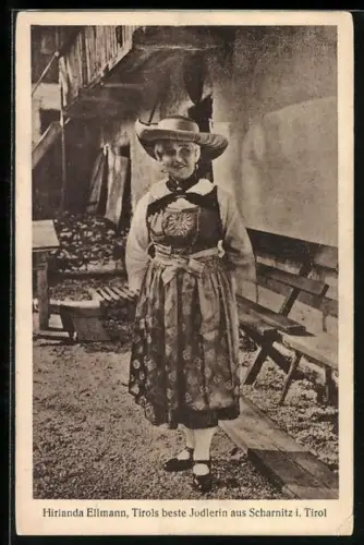 AK Scharnitz, Tirols beste Jodlerin Hirlanda Ellmann in Tracht