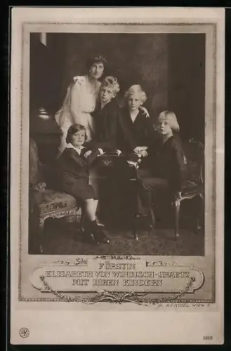 AK Fürstin Elisabeth von Windisch-Graetz mit ihren Kindern, Adel von Österreich