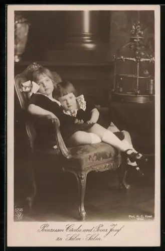 AK Prinzessin Cäcilie und Prinz Josef zu Salm-Salm mit Vogelkäfig