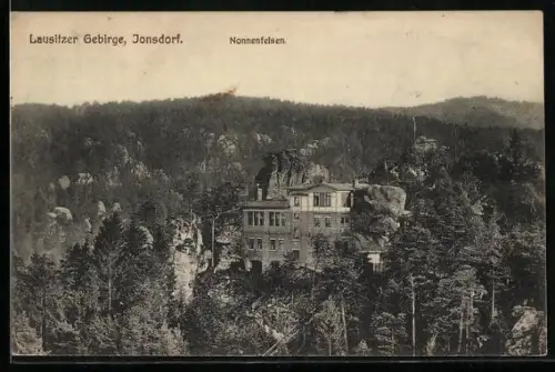 AK Jonsdorf /Lausitzer Gebirge, Blick auf den Nonnenfelsen aus erhöhter Perspektive