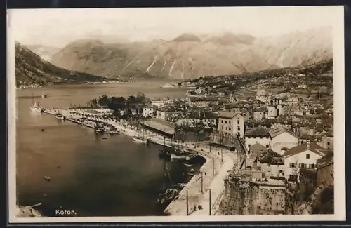 AK Kotor, Panorama mit Strassenpartie