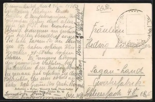 AK Ober-Krummhübel /Riesengebirge, Panorama mit Heldendenkmal im Schnee