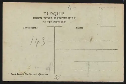 AK Damas, Intérieur de Cour de Maison