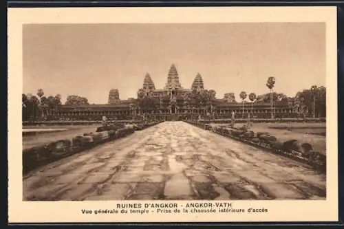 AK Angkor-Vath, Ruines d`Angkor, vue générale du temple, Prise de la chaussée intérieure d`accès