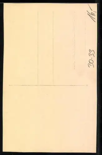 Foto-AK Knabe in Uniform mit Pickelhaube und Eisernem Kreuz