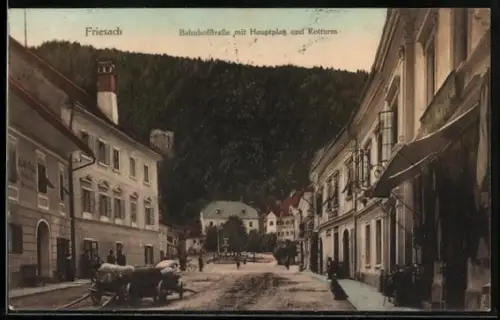 AK Friesach, Bahnhofstrasse mit Hauptplatz und Rotturm