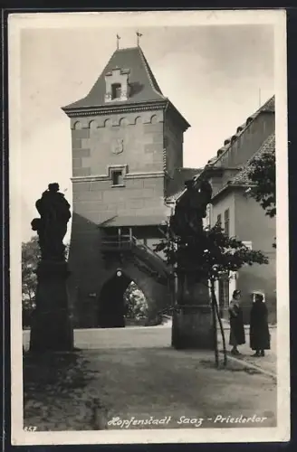 AK Saaz, Priestertor mit Strassenpartie