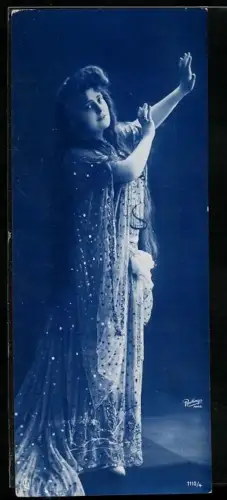 Foto-AK Atelier Reutlinger, Paris 1110/4: Junge Frau im langen Kleid