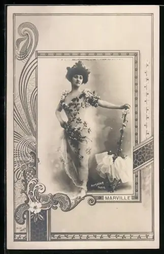AK Schauspielerin Marville im Kostüm einer Bühnenrolle