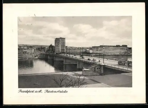 AK Frankfurt-Sachsenhausen, Friedensbrücke mit Strassenbahn