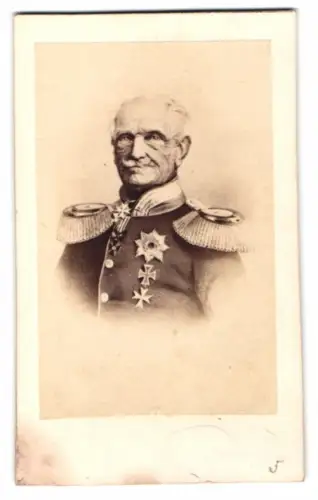 Fotografie Preussischer Generalfeldmarschall Friedrich Freiherr von Wrangel in Uniform mit Orden