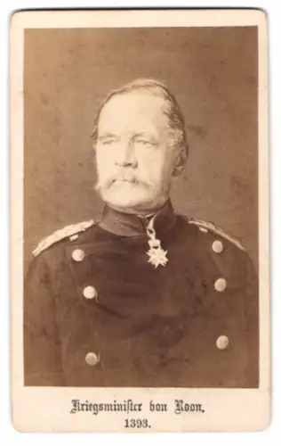 Fotografie Kriegsminister von Roon in Uniform mit Halsorden