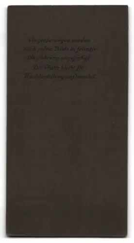 Fotografie August Lutz, Gera-R., Soldat in Uniform mit Ersatz Pickelhaube und Bajonett