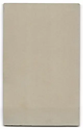 Fotografie Robert Bein, Göttingen, Gaussstrasse 13, Infanterist mit Ausmarschgepäck, Pickelhaube und Gewehr