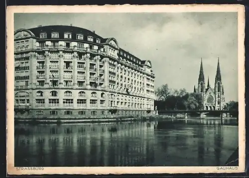 AK Strassburg, Gauhaus mit . Brücke und Kirche, Panorama vom Wasser aus