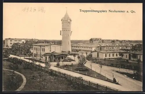 AK Neuhammer a. Qu., Truppenübungsplatz mit Turm und Baracken