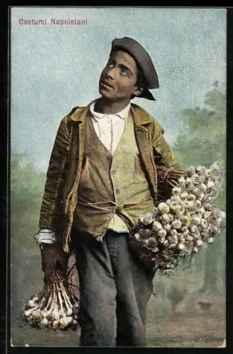 AK Neapel, Costumi Napoletani, Junger Mann mit Knoblauch