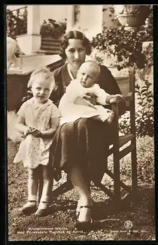 AK Kronprinsesse Märtha med Prinsessene Ragnhild og Astrid von Schweden