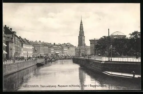 AK Kobenhavn, Thorvaldsens Museum m-Nicolaj Spir i Baggrunden