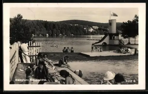 AK Babylon, Na plázi Babylonského koupaliste