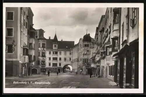 AK Rattenberg, Hauptstrasse mit Passanten