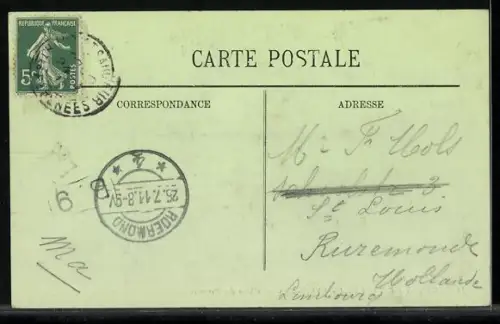 AK Chien des Pyrénées, Pyrenäenberghund liegt auf der Wiese