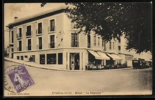 AK Évian-les-Bains, Hôtel La Régence et pâtisserie sur l`angle de la rue