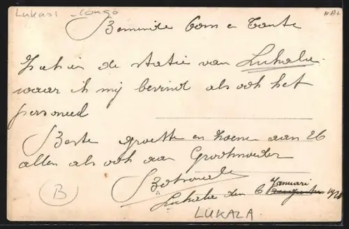 Foto-AK Lukaza, Männer an der Treppe eines Hauses