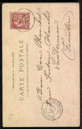 AK Chamonix, Place de l`église avec vue sur les montagnes et bâtiments adjacents