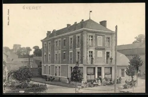 AK Guéret, Hôtel moderne avec terrasse et visiteurs sur la route principale
