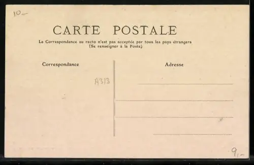 AK Magnat-l`Étrange, Rue de l`Église avec fontaine et habitants