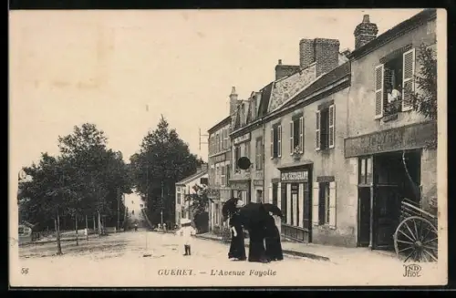 AK Guéret, L`Avenue Fayolle avec ses bâtiments et passants
