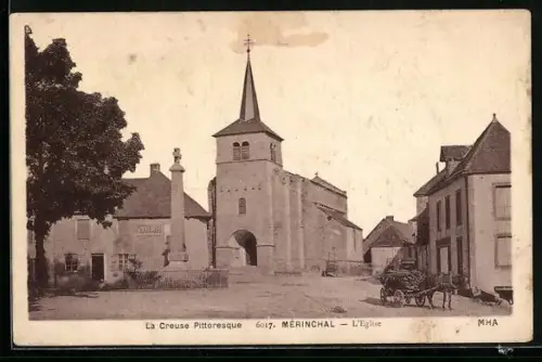 AK Mérinchal /Creuse, L`Église et la place avec calèche et monument