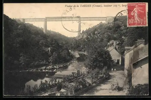 AK Tardes /Creuse, Vue du viaduc au-dessus de la rivière et des maisons environnantes
