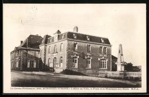 AK Bussière-Dunoise /Creuse, L`Hôtel de Ville, la Poste et le Monument aux Morts