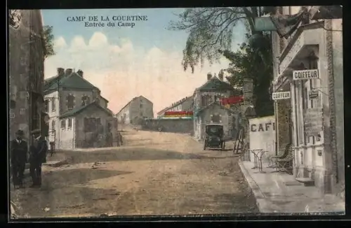 AK La Courtine, Entrée du Camp de la Courtine avec café et coiffeur