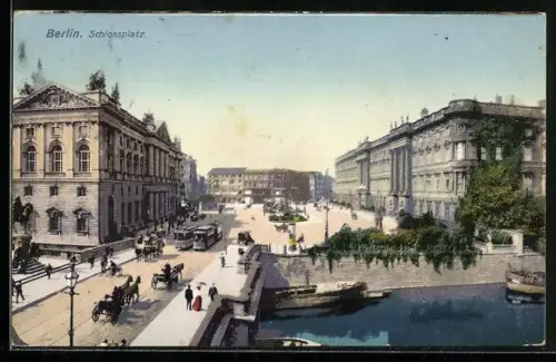 AK Berlin, Schlossplatz mit Strassenbahnen aus der Vogelschau